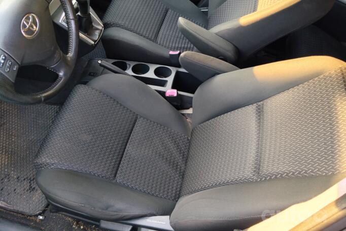 Toyota Corolla Verso 1 generation [restyling] -2 generation
