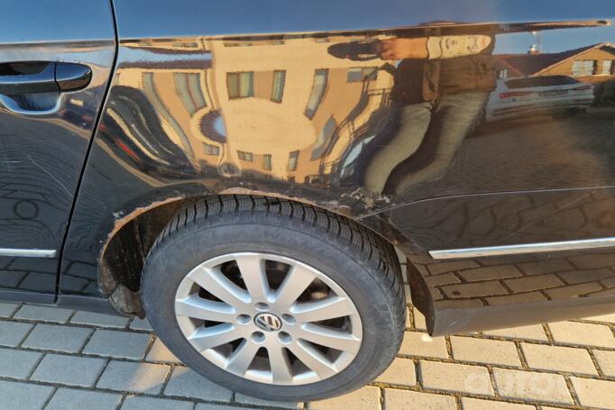 Volkswagen Passat B6 wagon 5-doors