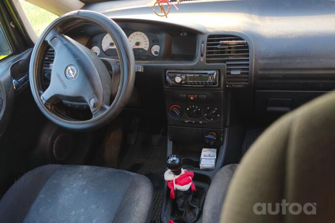 Opel Zafira A Minivan 5-doors