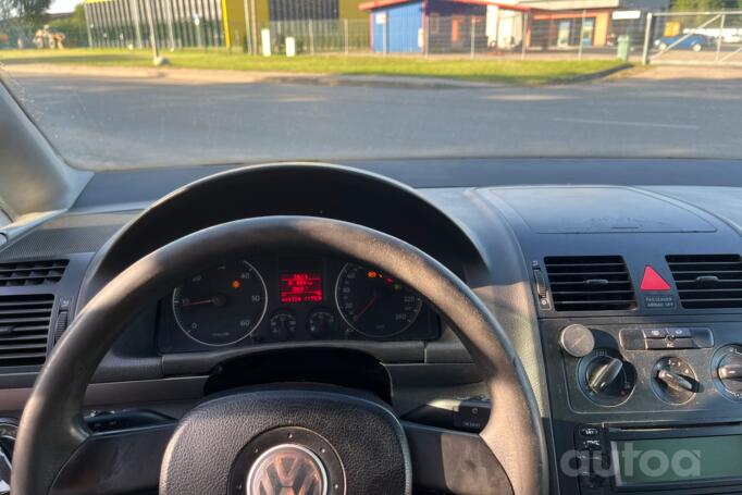 Volkswagen Touran 1 generation Minivan