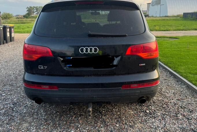 Audi Q7 4L Crossover