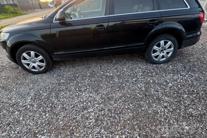Audi Q7 4L Crossover