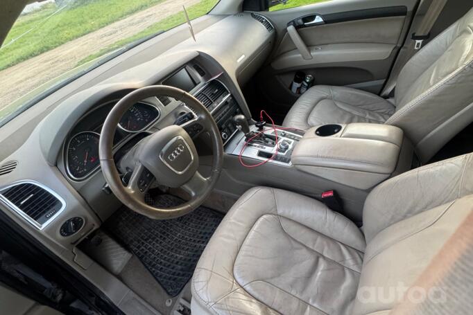 Audi Q7 4L Crossover