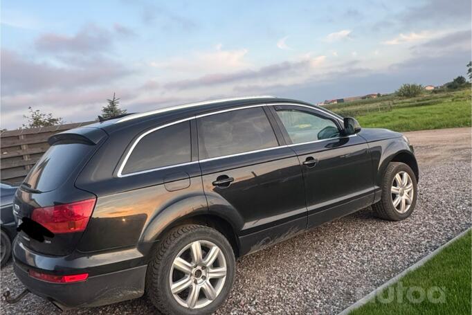 Audi Q7 4L Crossover