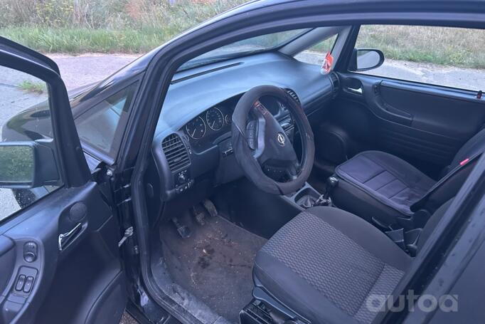 Opel Zafira A [restyling] Minivan 5-doors