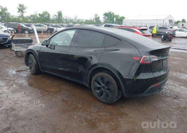 Tesla Model Y 1 generation Crossover