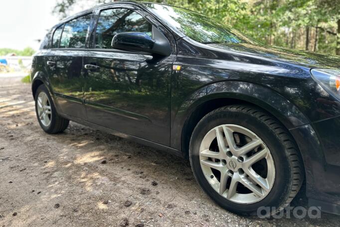 Opel Astra H Hatchback