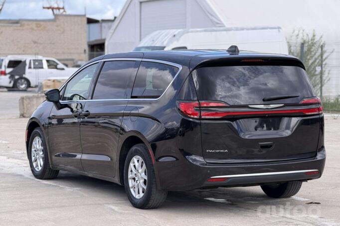 Chrysler Pacifica 2 generation Minivan
