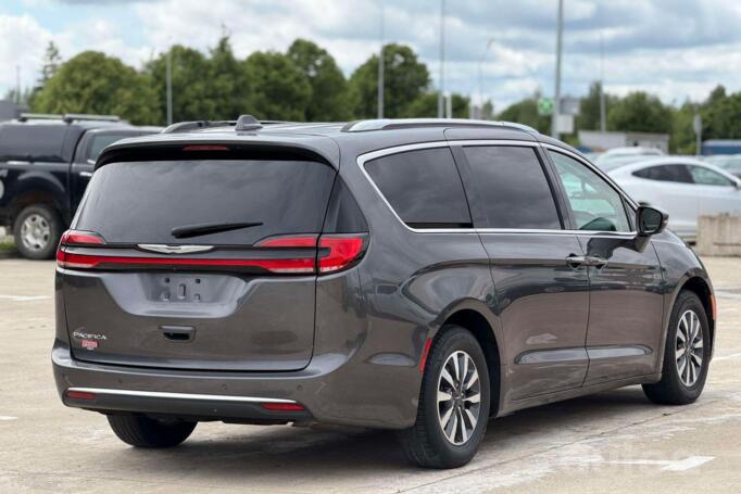 Chrysler Pacifica 2 generation Minivan