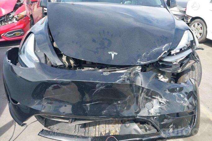 Tesla Model Y 1 generation Crossover