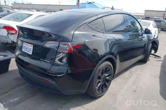 Tesla Model Y 1 generation Crossover