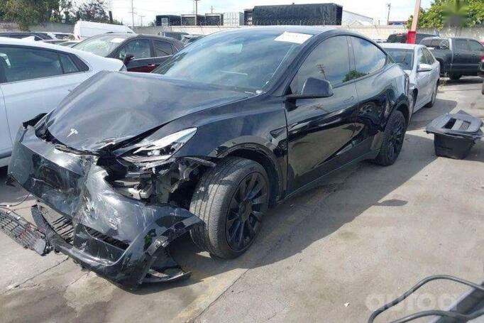 Tesla Model Y 1 generation Crossover