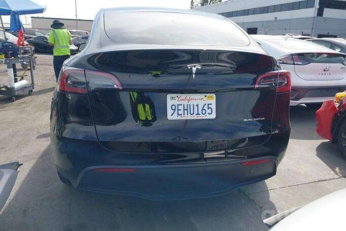 Tesla Model Y 1 generation Crossover
