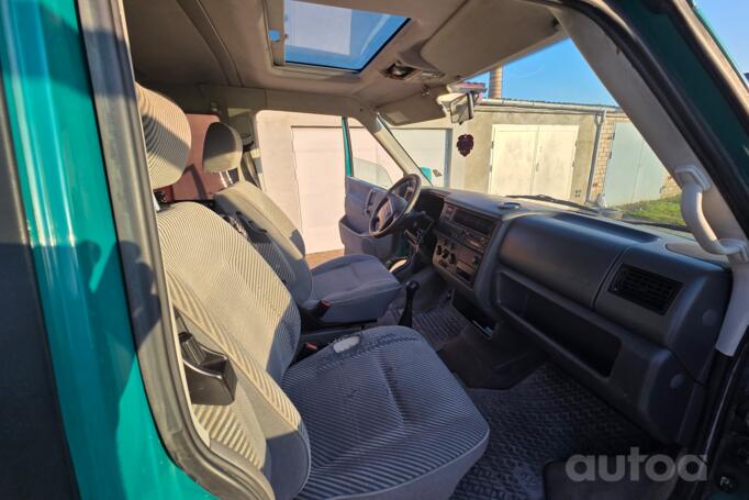 Volkswagen Caravelle T4 Minivan