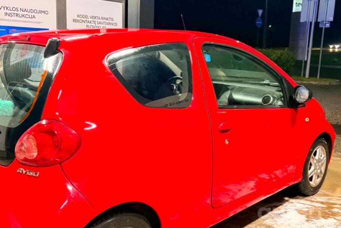 Toyota Aygo 1 generation Hatchback 3-doors