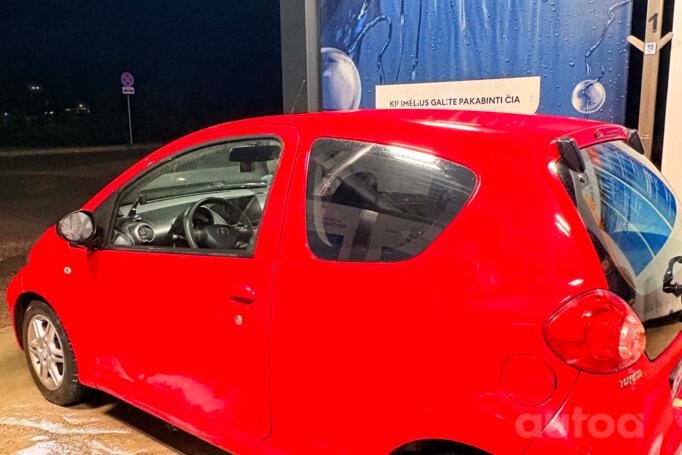 Toyota Aygo 1 generation Hatchback 3-doors