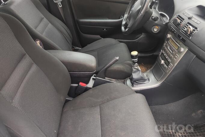 Toyota Avensis 2 generation Sedan