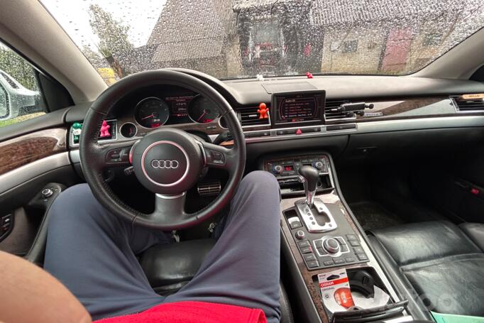 Audi A8 D3/4E Sedan