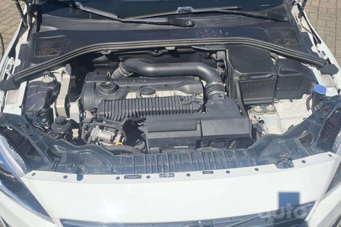 Volvo S60 2 generation [restyling] Sedan 4-doors