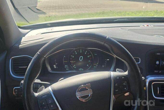 Volvo S60 2 generation [restyling] Sedan 4-doors