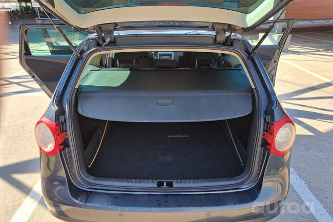 Volkswagen Passat B6 wagon 5-doors