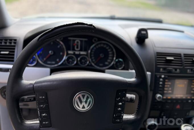 Volkswagen Touareg 1 generation Crossover