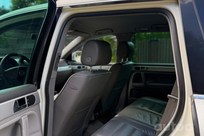 Volkswagen Touareg 1 generation Crossover