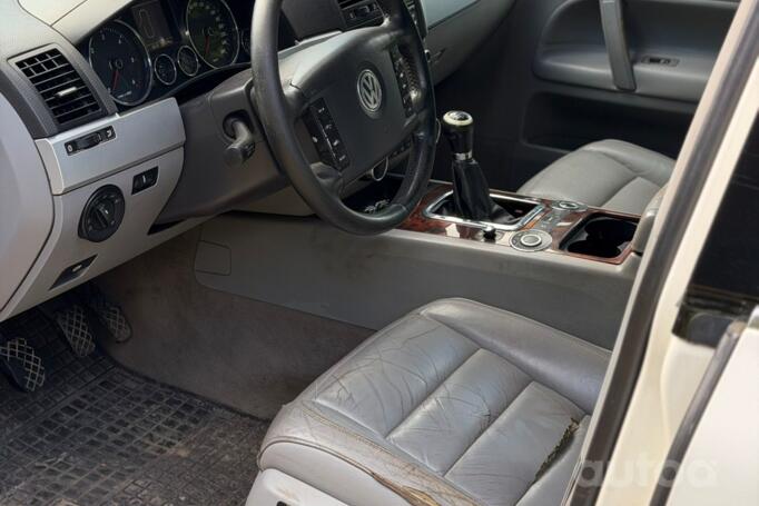Volkswagen Touareg 1 generation Crossover