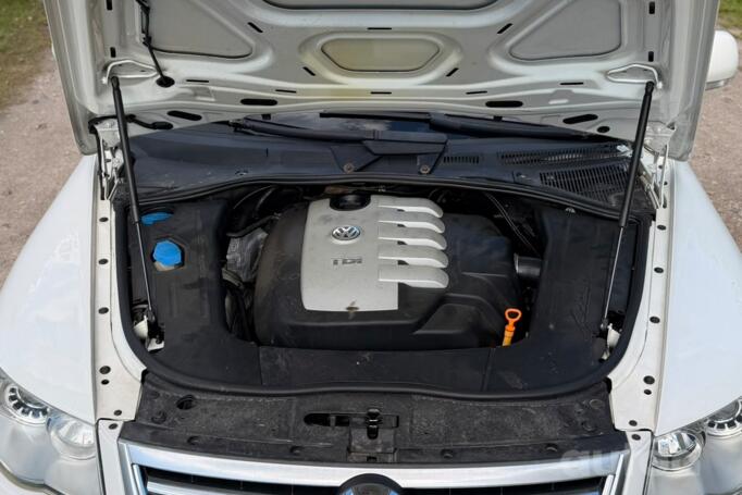 Volkswagen Touareg 1 generation Crossover