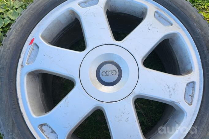 Audi Avus R17, lietie