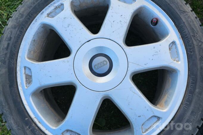 Audi Avus R17, lietie