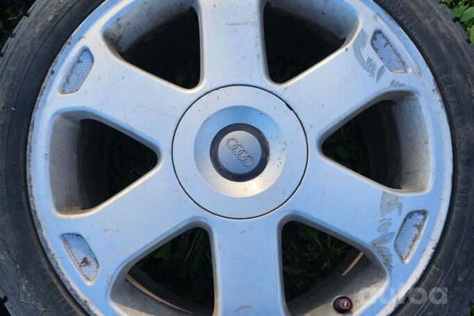 Audi Avus R17, lietie