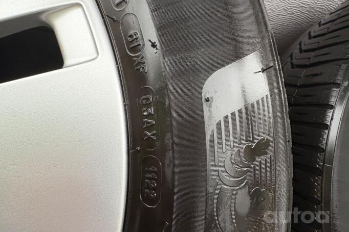 Mercedes nenz, lietie