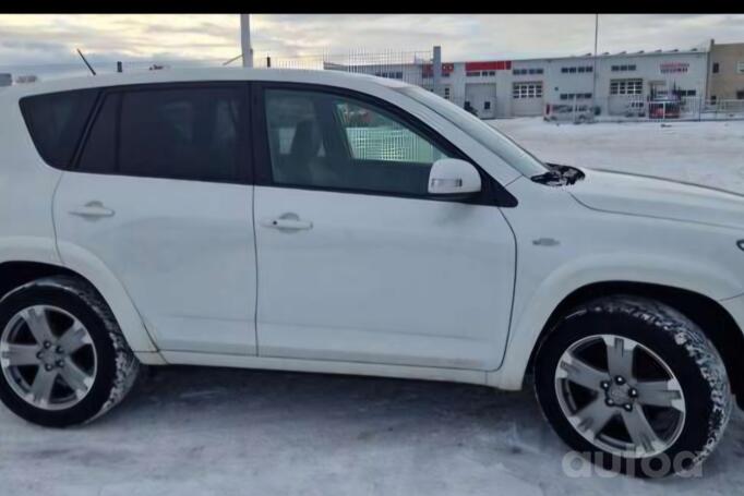 Toyota rav4, lietie