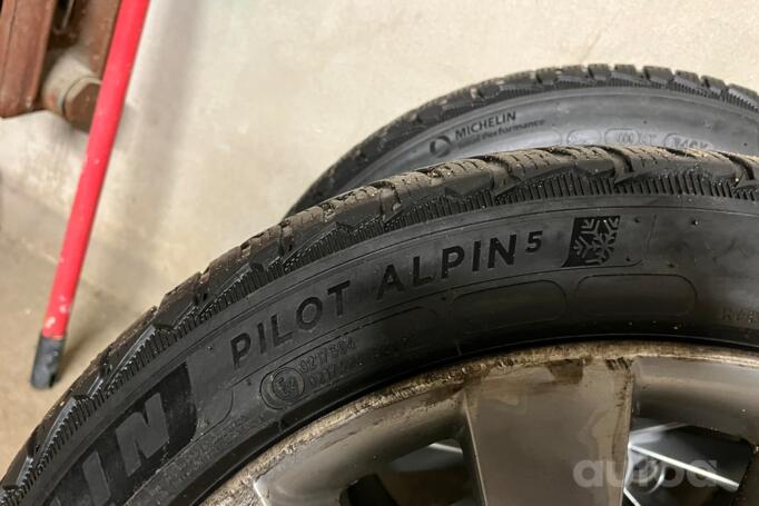 Mallory Turbine, lietie