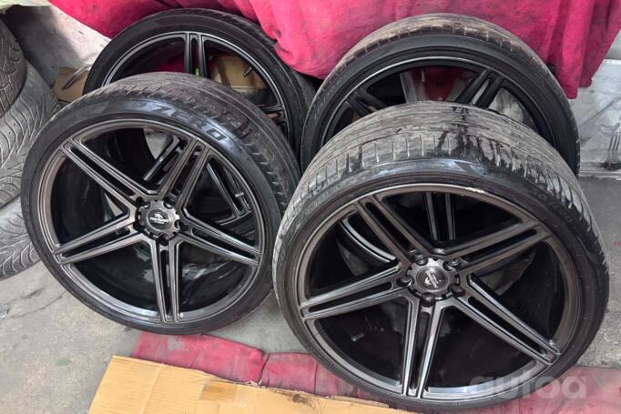Vossen Bosan, lietie