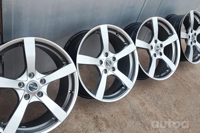 Mega wheels, lietie