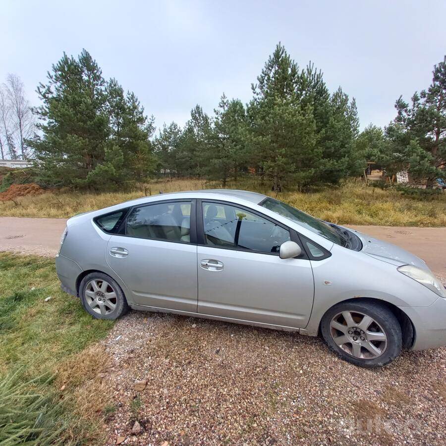 Toyota Prius 2 generation Hatchback