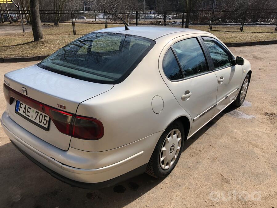 SEAT Toledo 2 generation Sedan