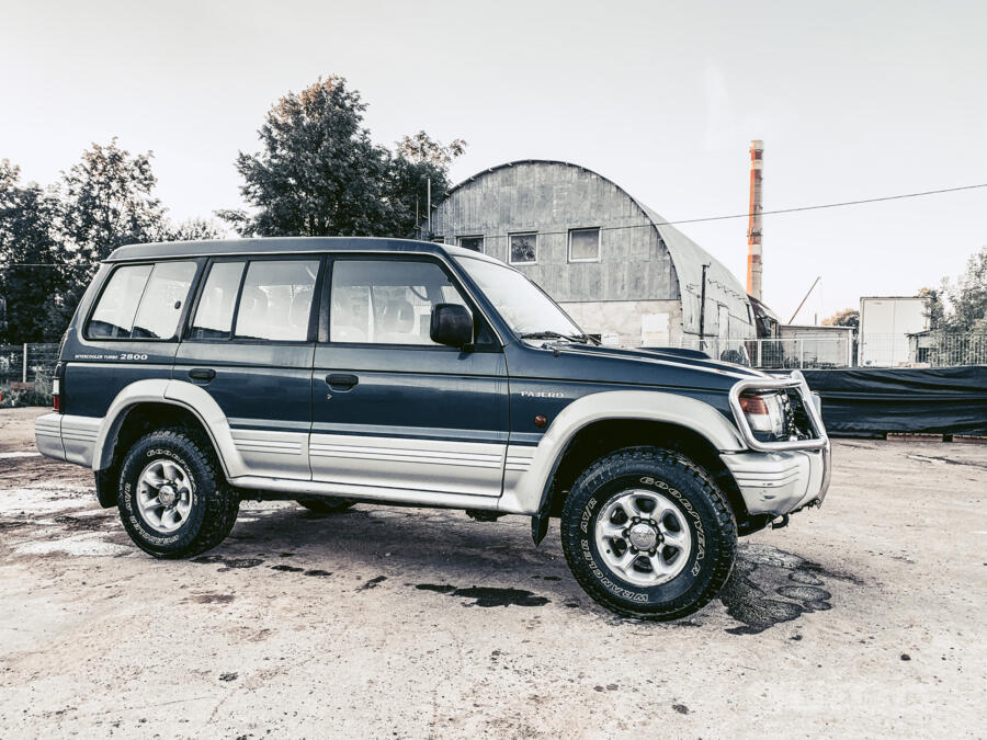Mitsubishi Pajero 2 generation Semi High Roof Wagon SUV 5-doors