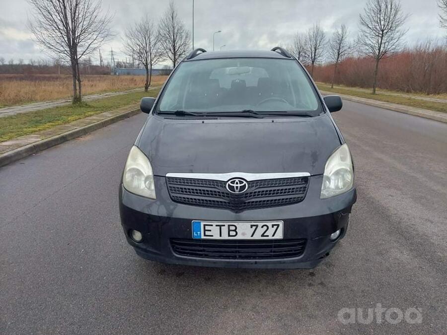 Toyota Corolla Verso 1 generation Minivan