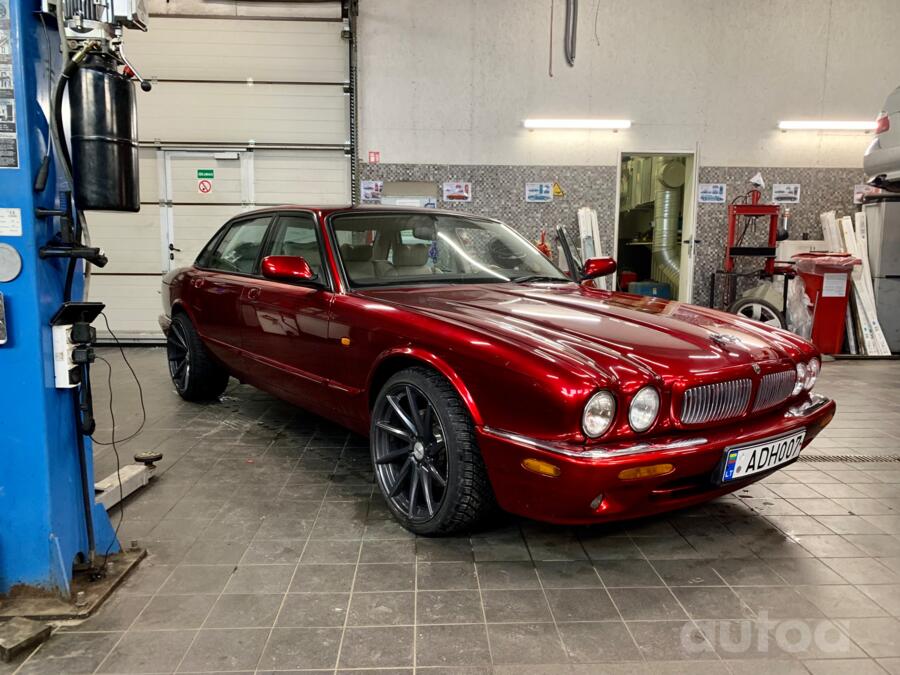 Jaguar XJ X308 (2 generation 1997-2003)