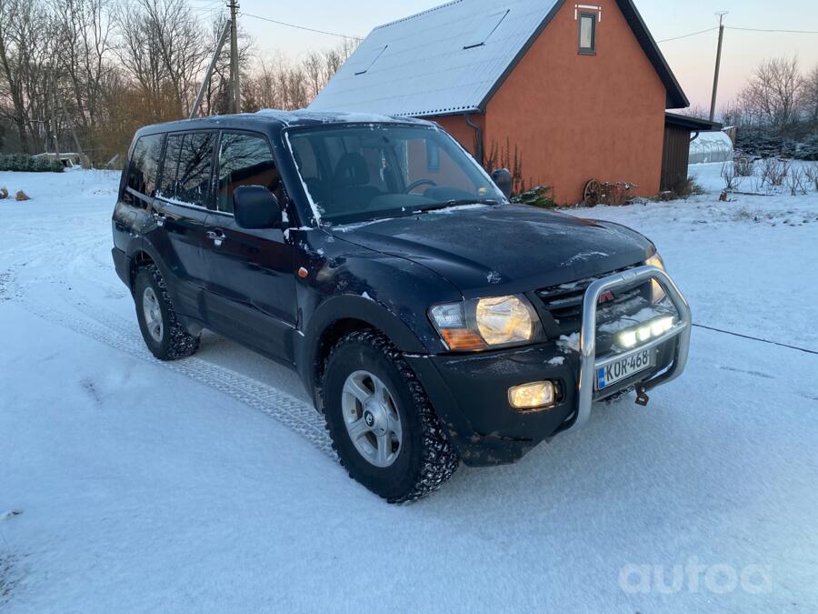 Mitsubishi Pajero 3 generation SUV 5-doors