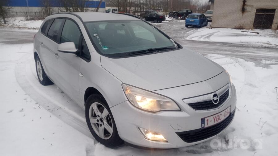 Opel Astra J Sports Tourer wagon