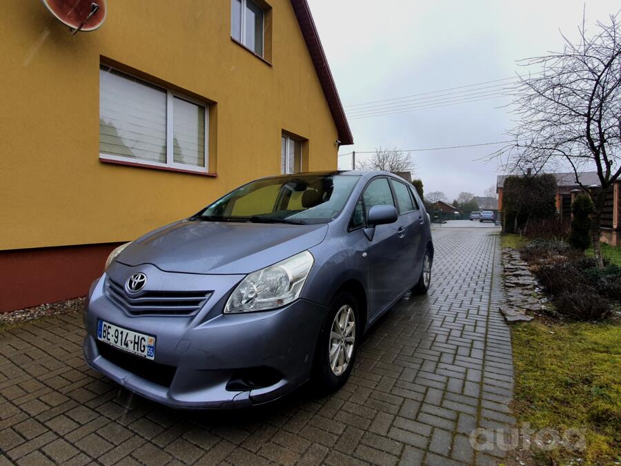 Toyota Verso 1 generation Minivan