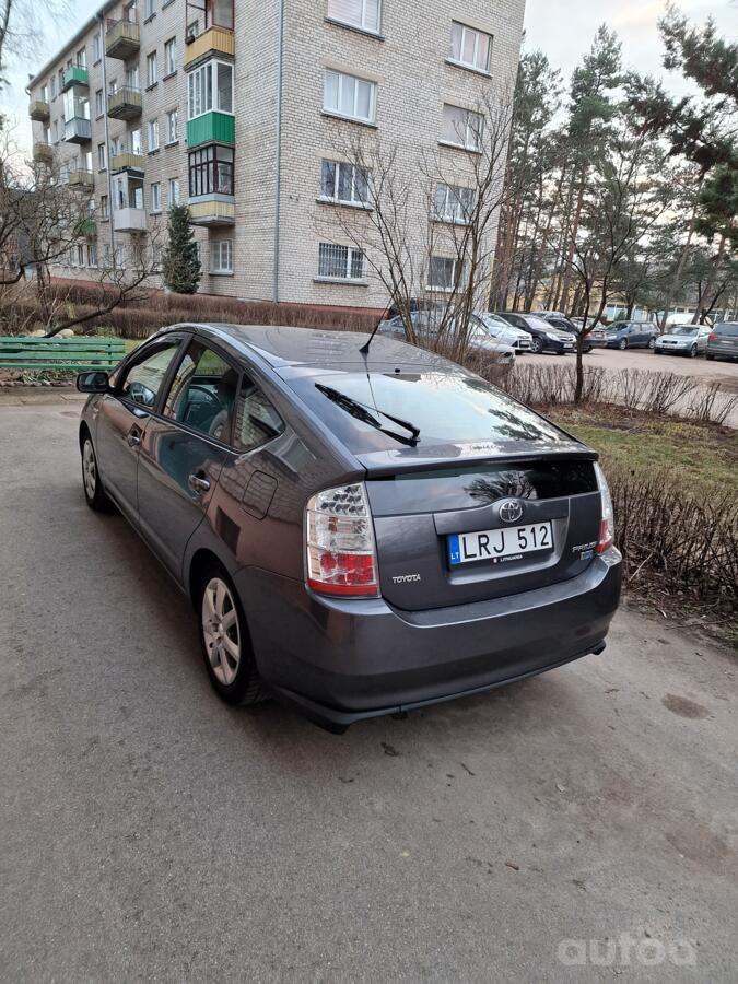Toyota Prius 2 generation [restyling] (XW20)