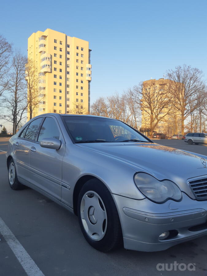 Mercedes-Benz C-Class W203/S203/CL203 Sedan