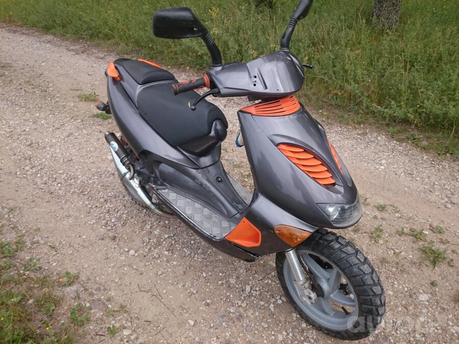 Aprilia SR