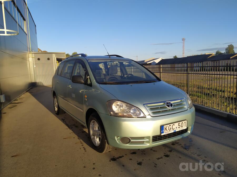 Toyota Avensis Verso 1 generation Minivan