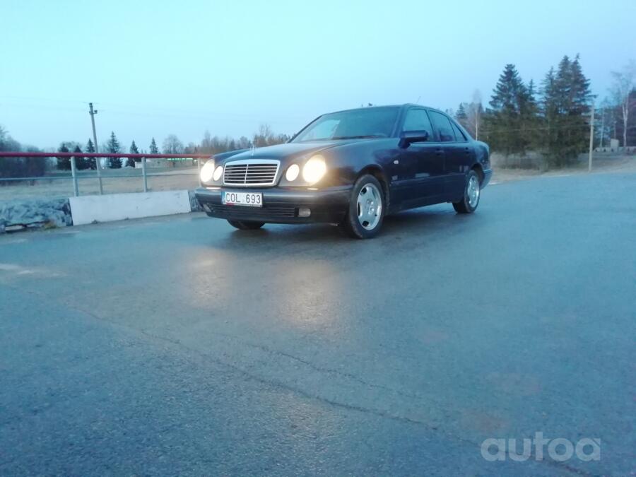 Mercedes-Benz E-Class W210 Sedan